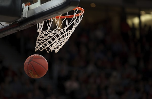 NBA篮球运动员扣篮的精彩瞬间